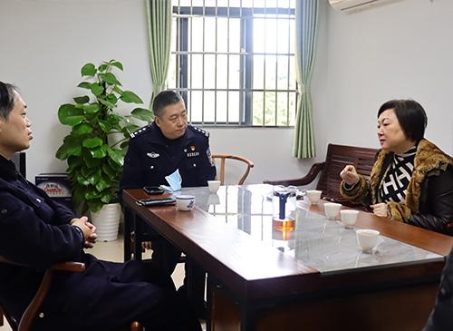 加强党建共建，亲昵警企关系